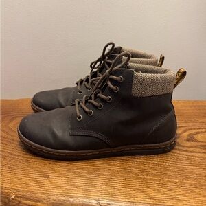 DR MARTEN’S Maelly brown lace up boots, size 11